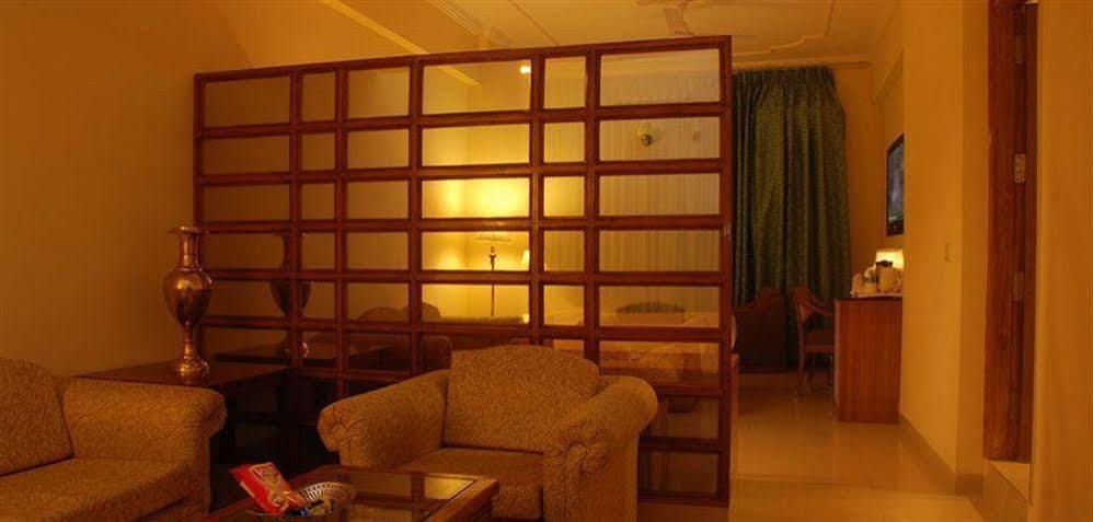 Classic Residency Haridwār Esterno foto